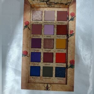 Cageling eye shadow palette